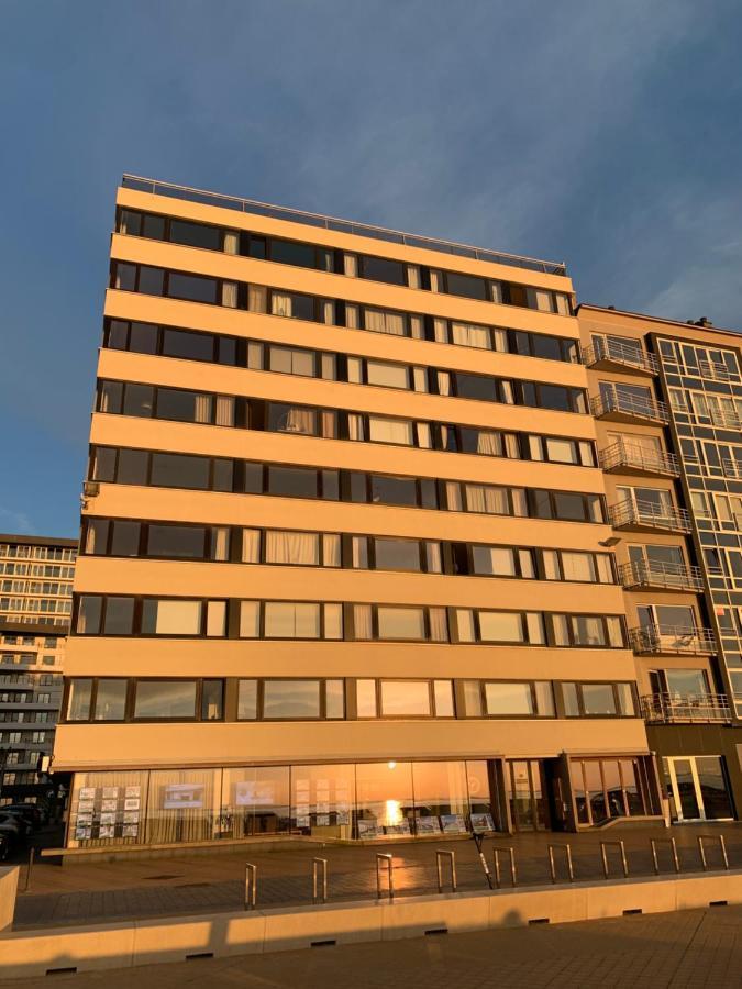 Wonderful Architect Designed Flat With Sea View Apartment Oostende Bagian luar foto
